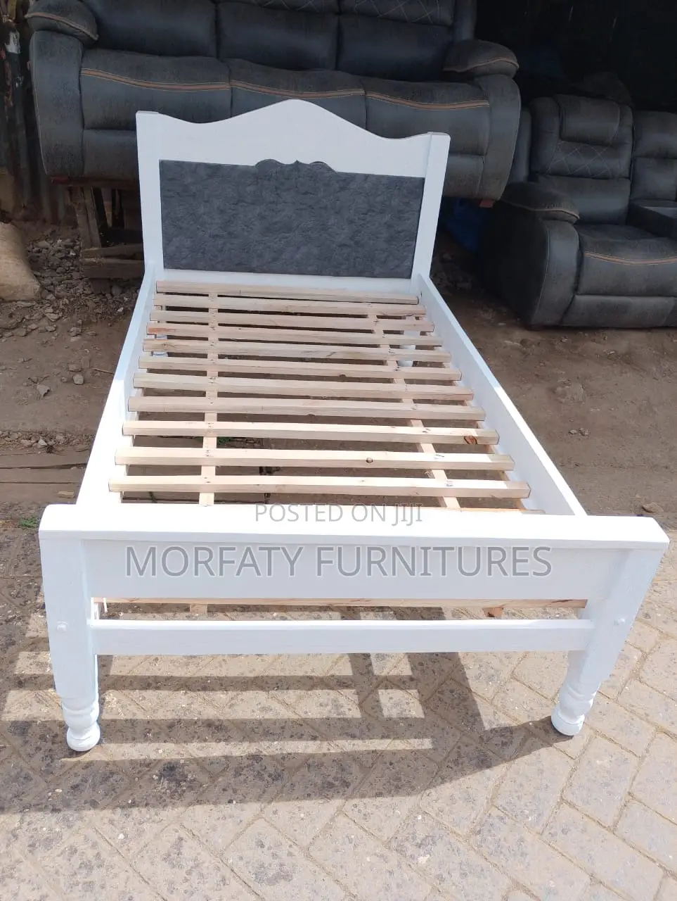 White Moket Bed