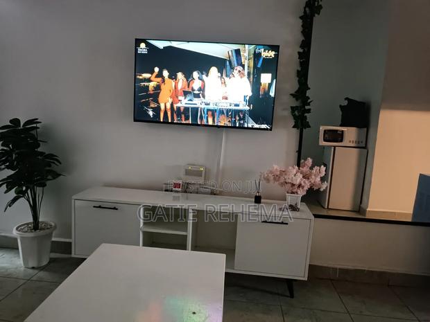Stylish Airbnb Close to TRM Mall - thumbnail 2
