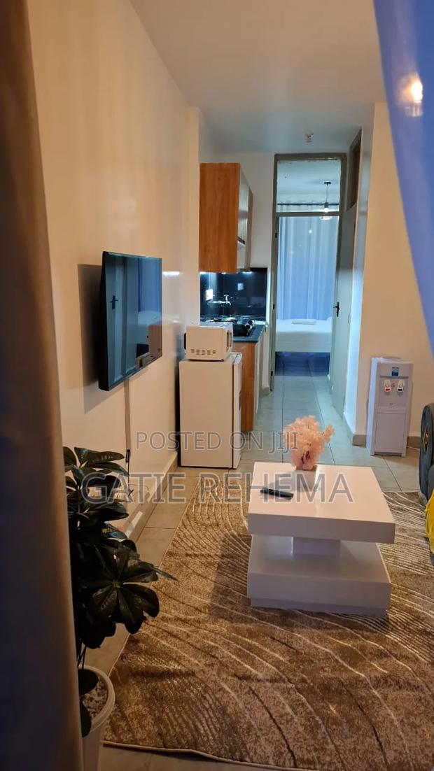 Stylish Airbnb Close to TRM Mall - thumbnail 6