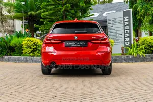 BMW 118i 2019 Red