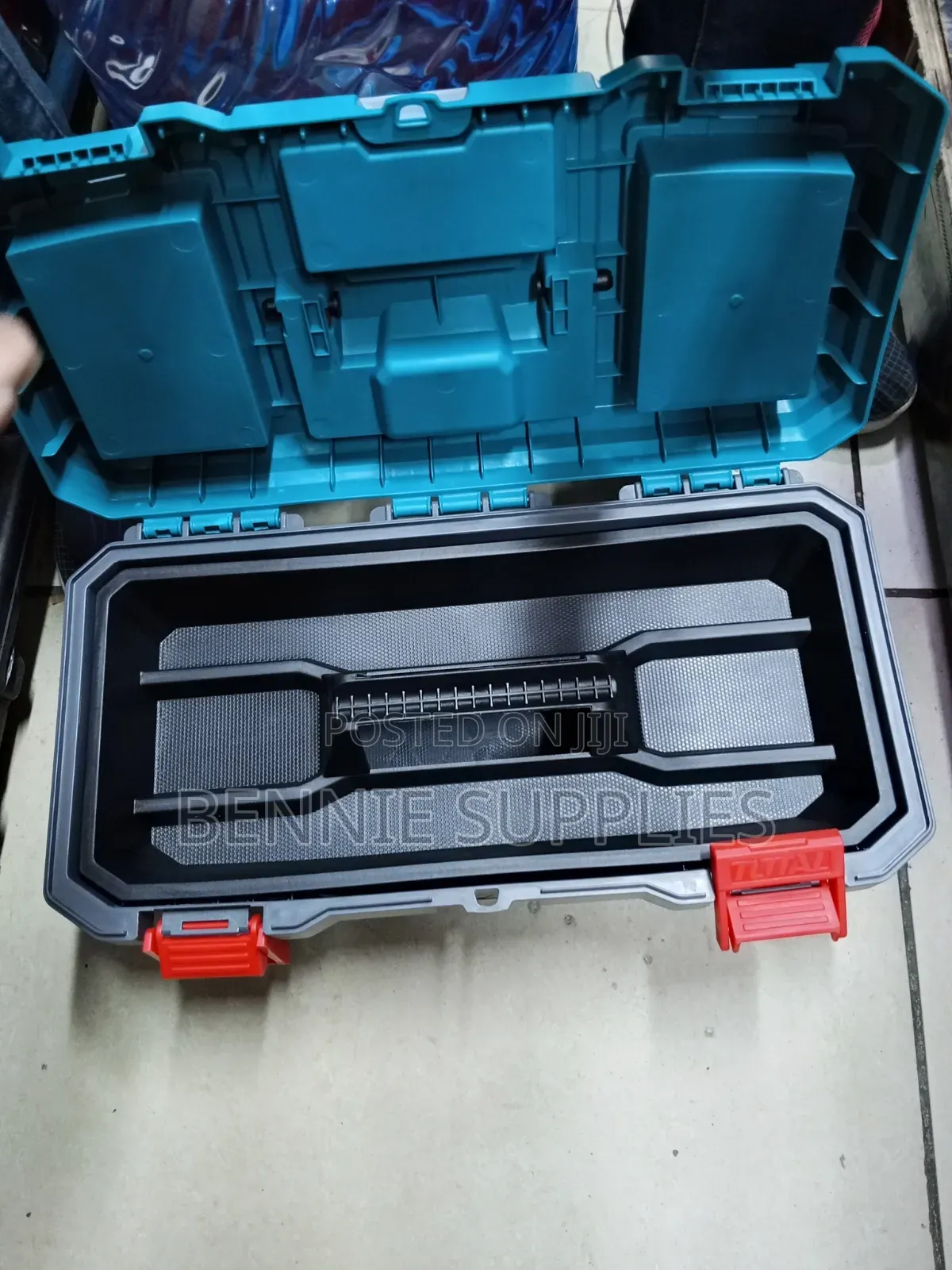 Total Tool Box 17"