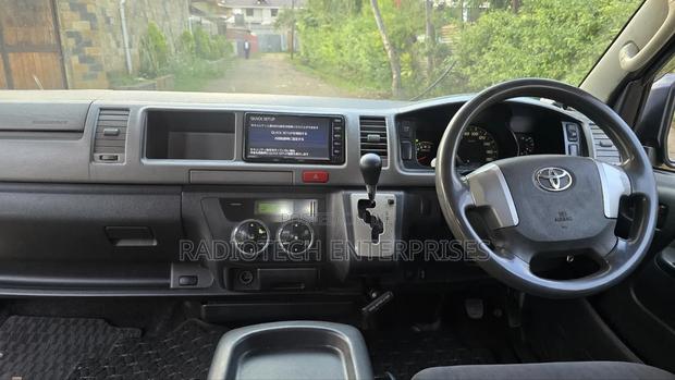 Toyota HiAce 2013 Silver - thumbnail 7