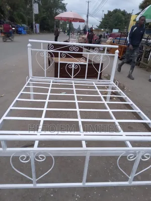 Metallic 5by6 Rangi White Kinapatikana at 10,000
