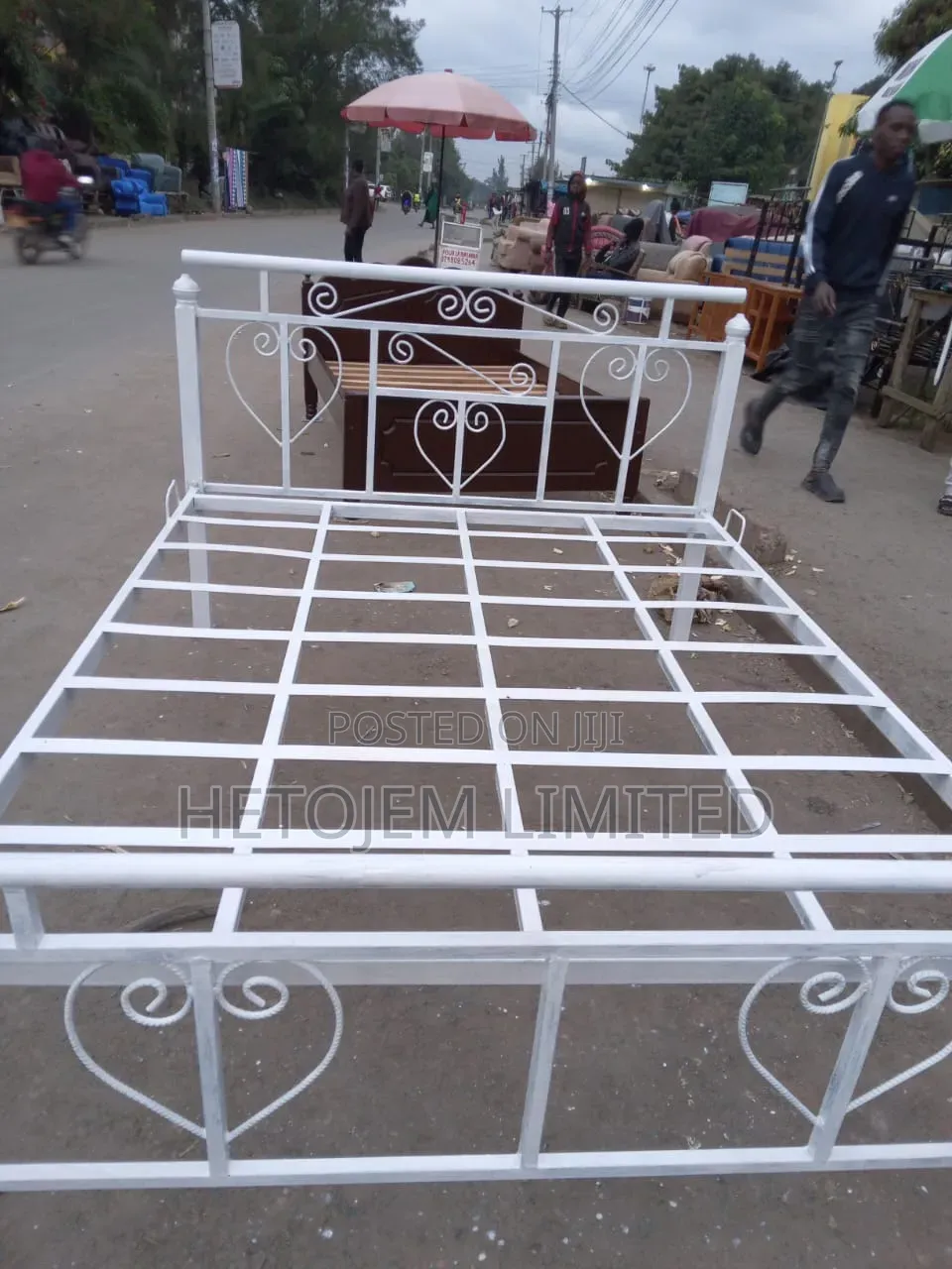 Metallic 5by6 Rangi White Kinapatikana at 10,000