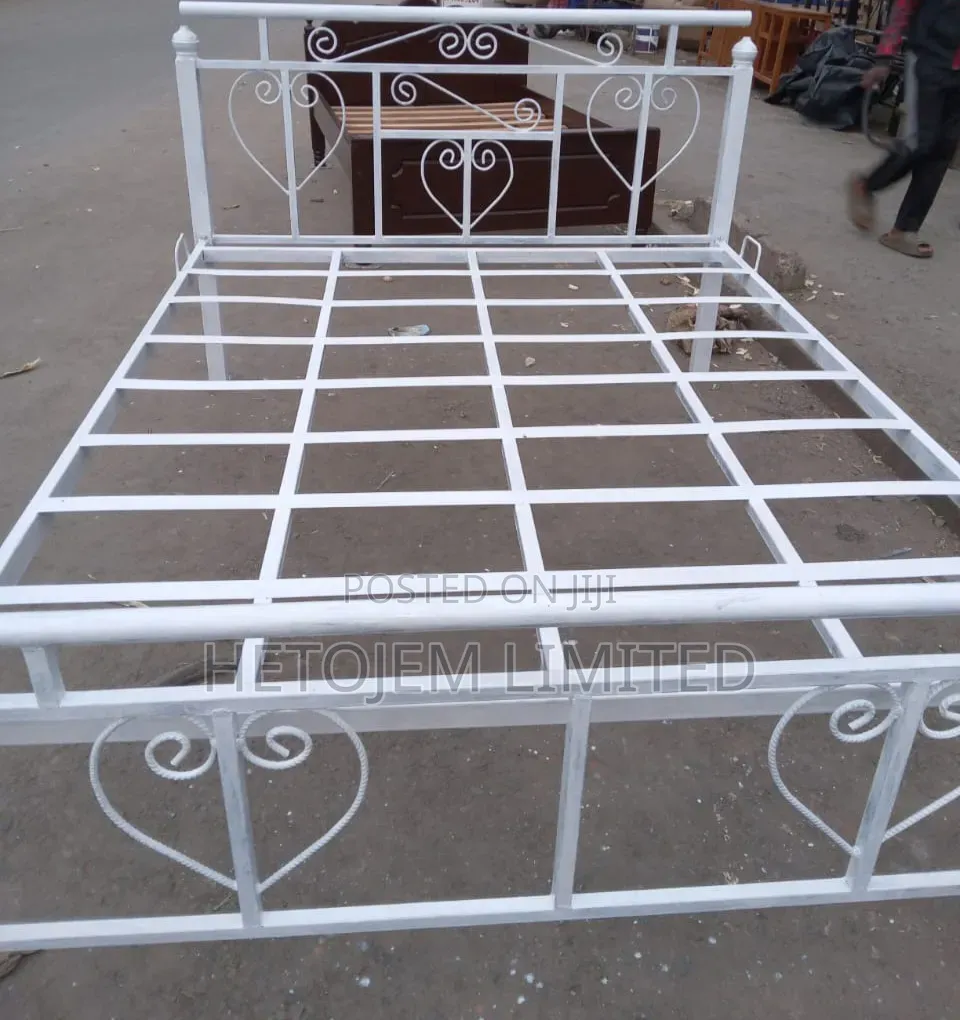 Metallic 5by6 Rangi White Kinapatikana at 10,000