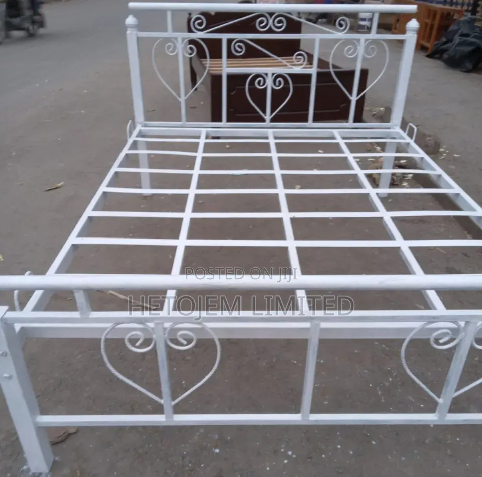Metallic 5by6 Rangi White Kinapatikana at 10,000