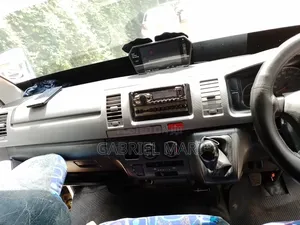 Toyota HiAce 2013 White