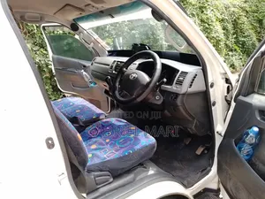 Toyota HiAce 2013 White