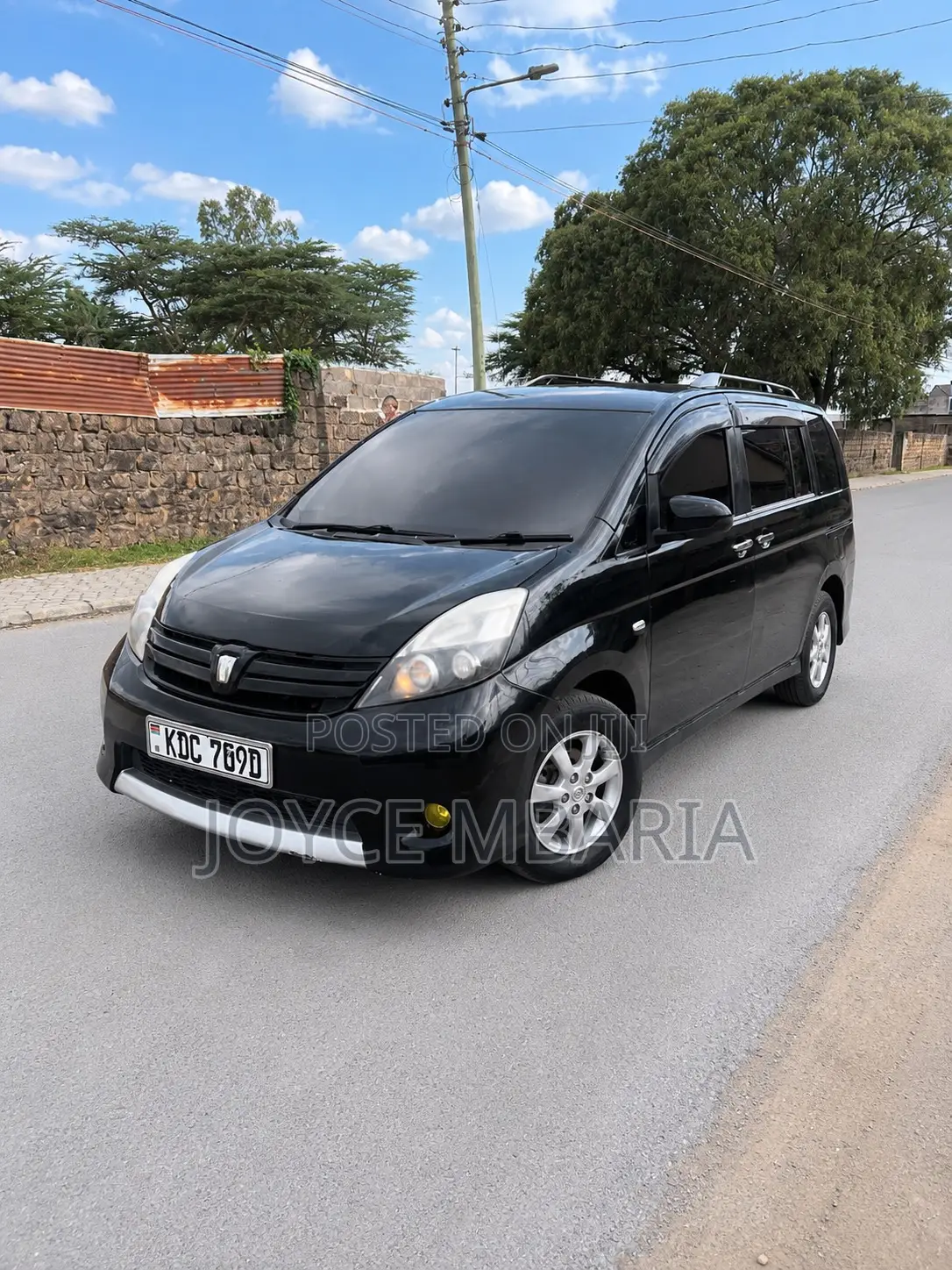 Toyota ISIS 2015 Black