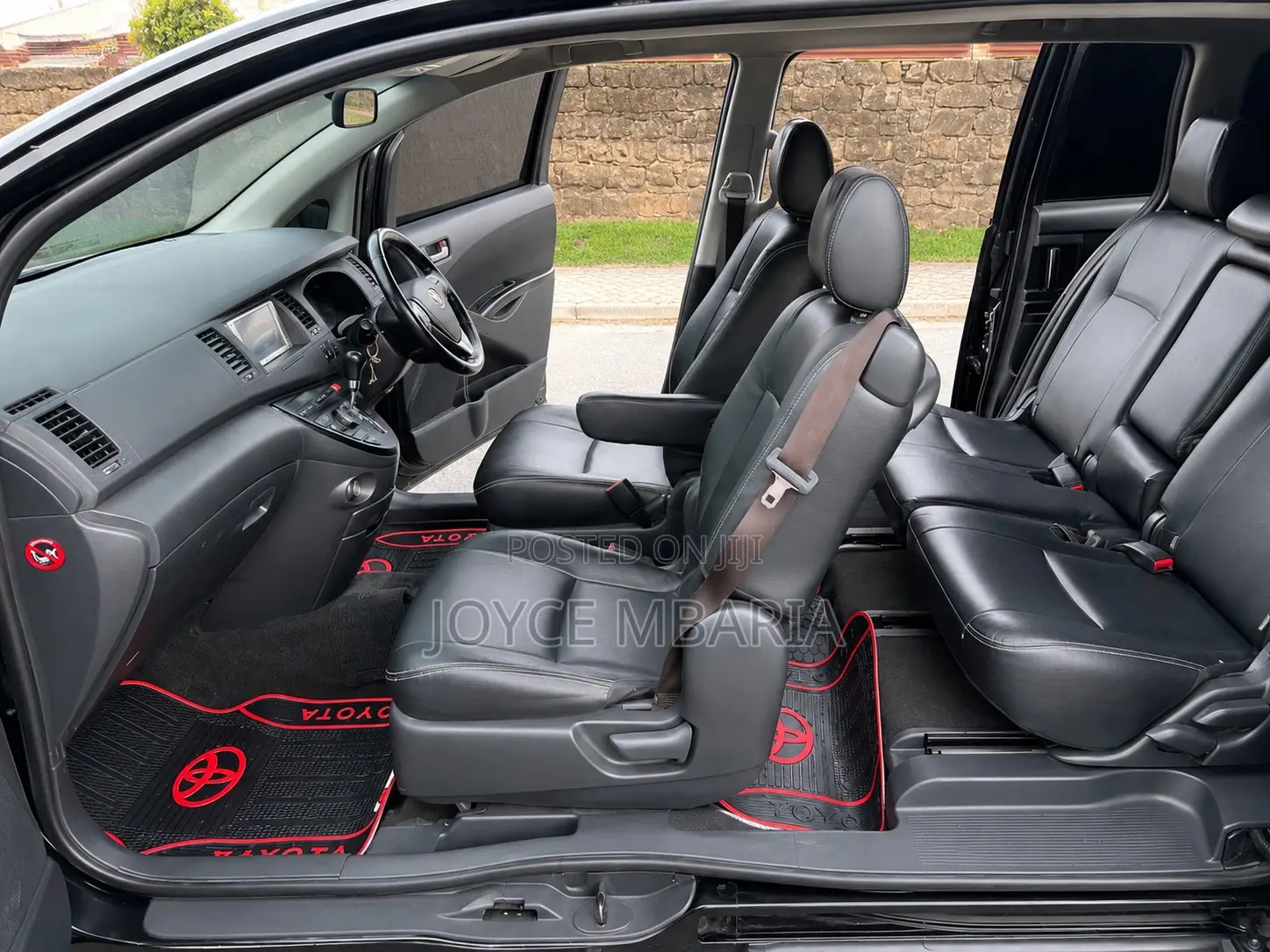 Toyota ISIS 2015 Black