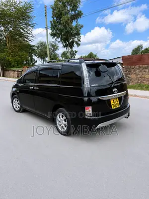 Toyota ISIS 2015 Black