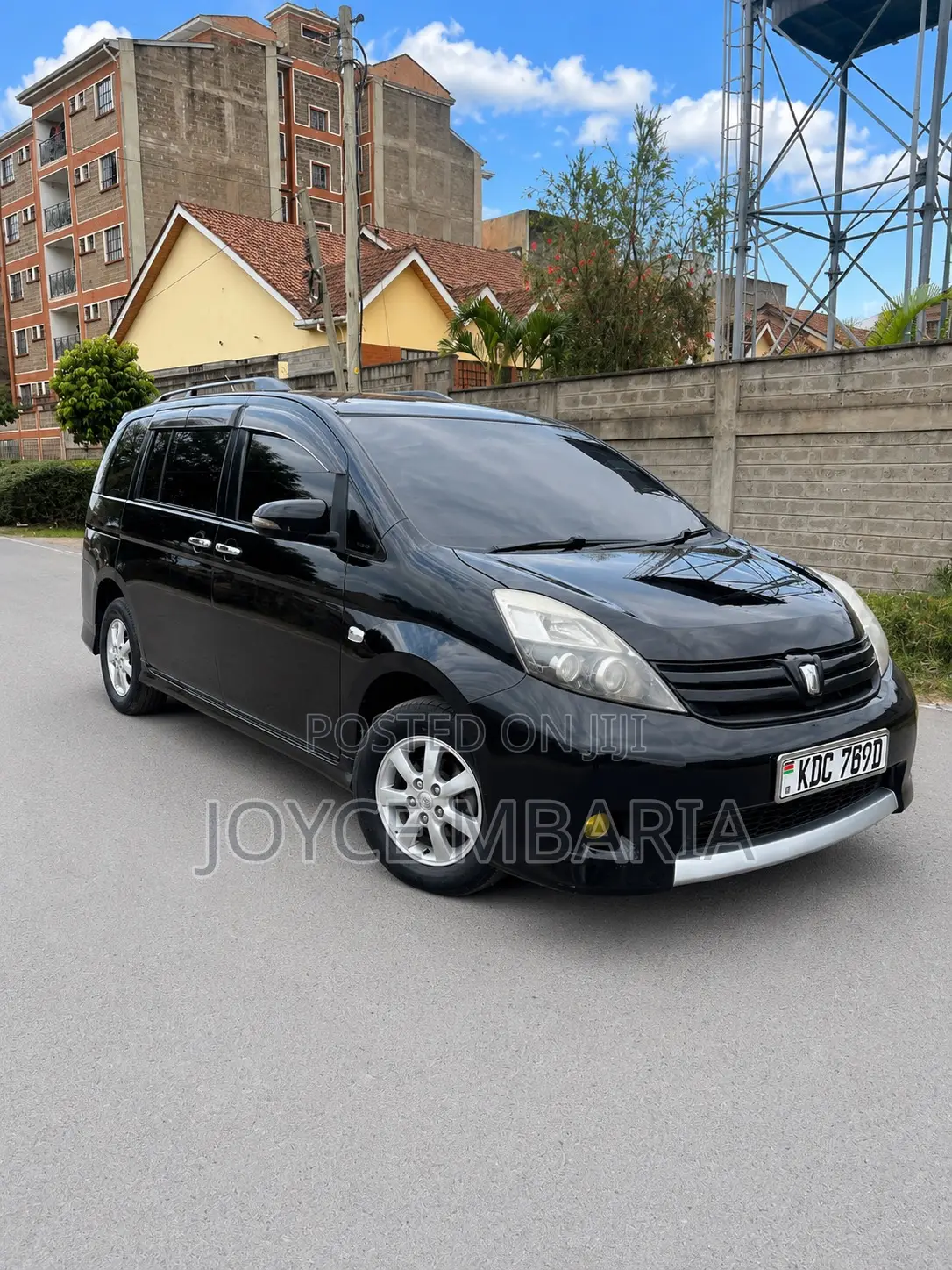 Toyota ISIS 2015 Black
