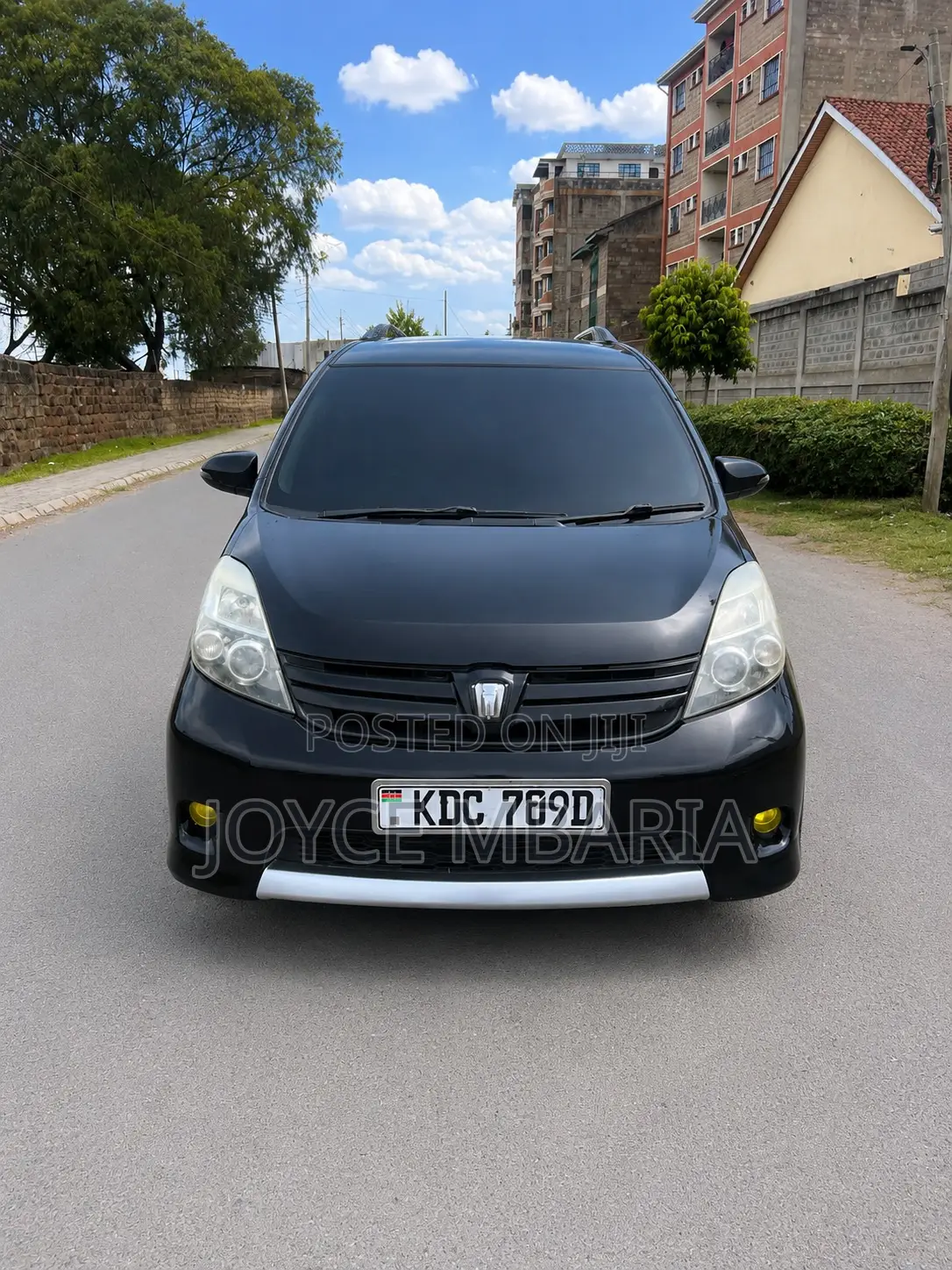 Toyota ISIS 2015 Black