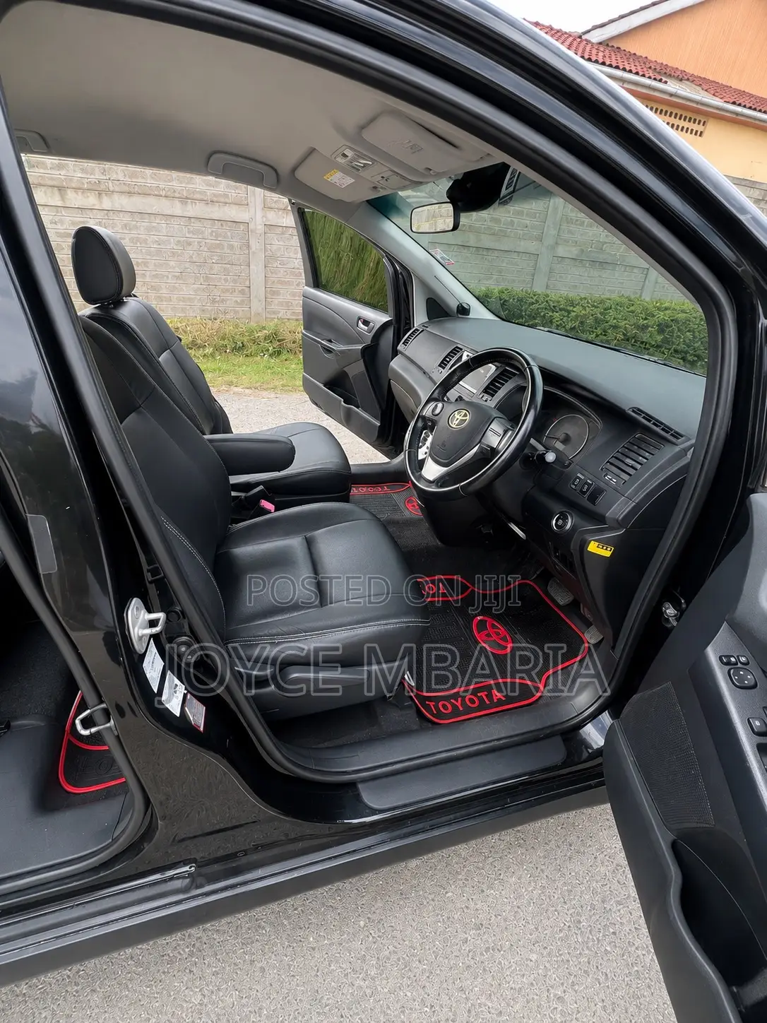 Toyota ISIS 2015 Black