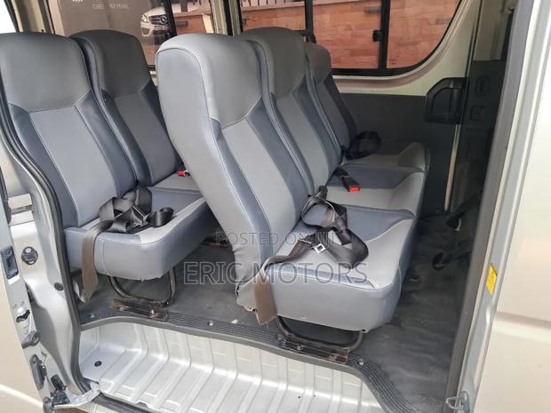 Toyota HiAce 2015 Silver - thumbnail 8