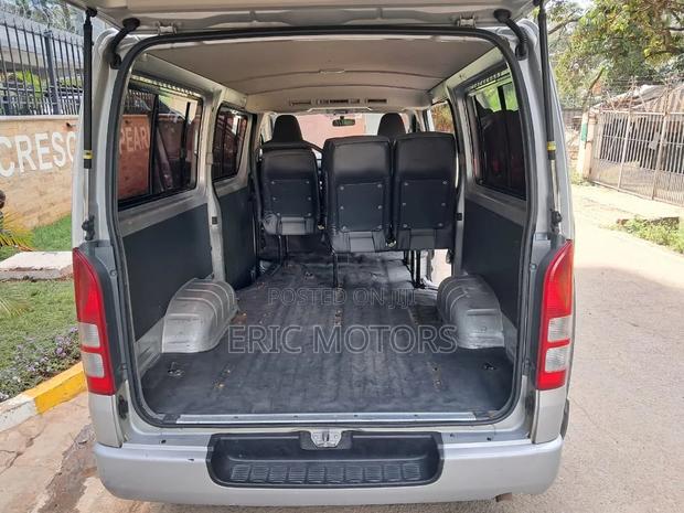 Toyota HiAce 2015 Silver - thumbnail 11