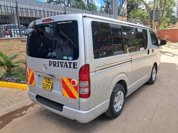 Toyota HiAce 2015 Silver - thumbnail 2