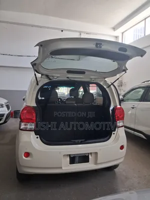Toyota Porte 2018 Off white