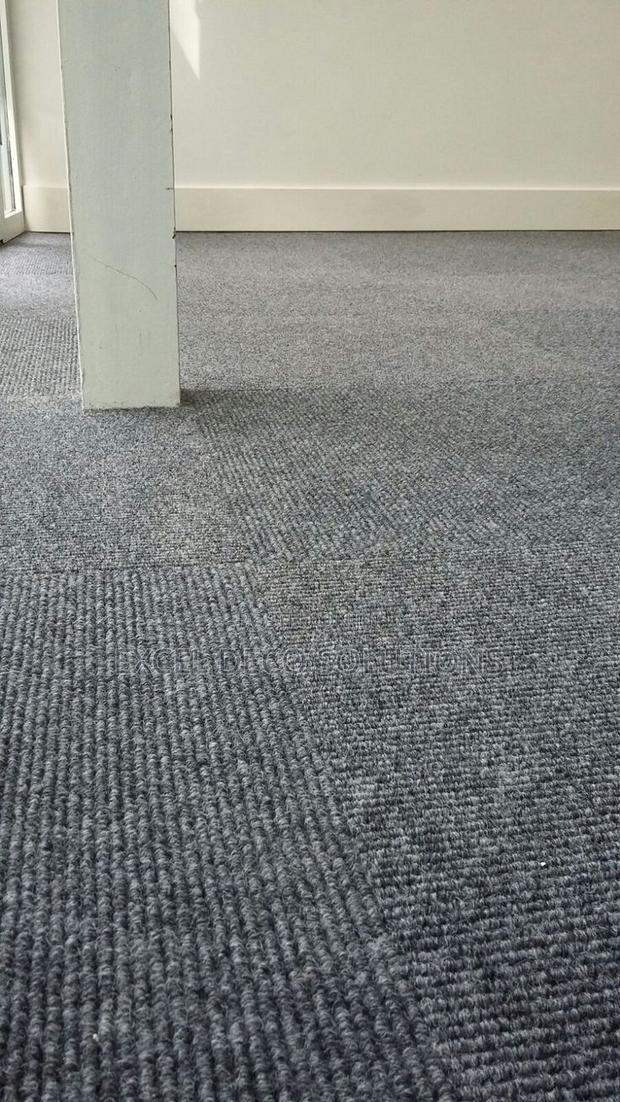Commercial Carpet Tiles With Durable High-Traffic Design
