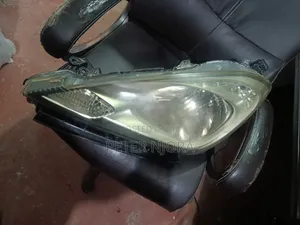 Honda Fit 2012 Headlights