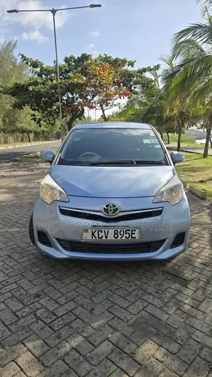 Toyota Ractis 1.3 FWD 2012