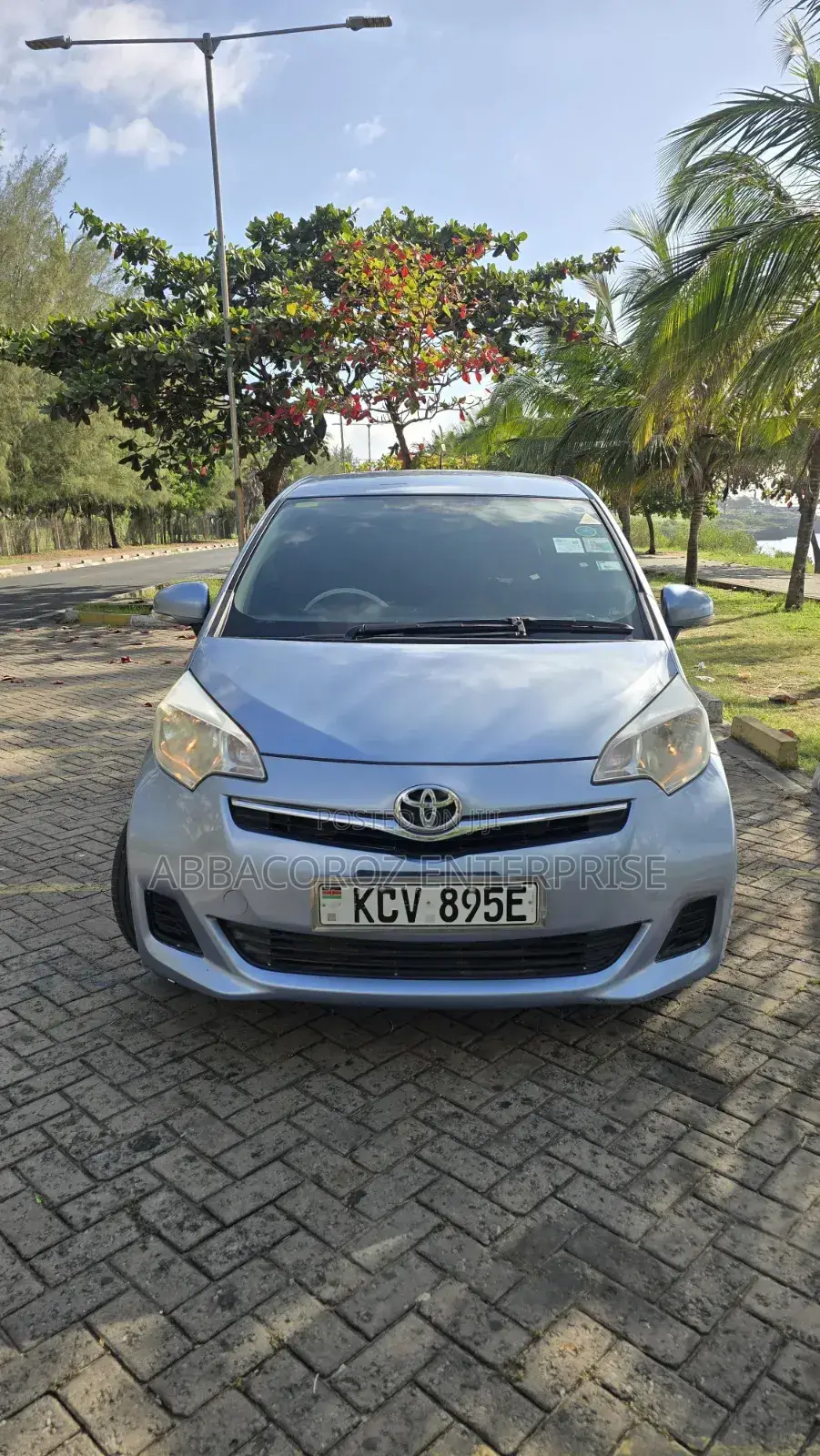 Toyota Ractis 1.3 FWD 2012