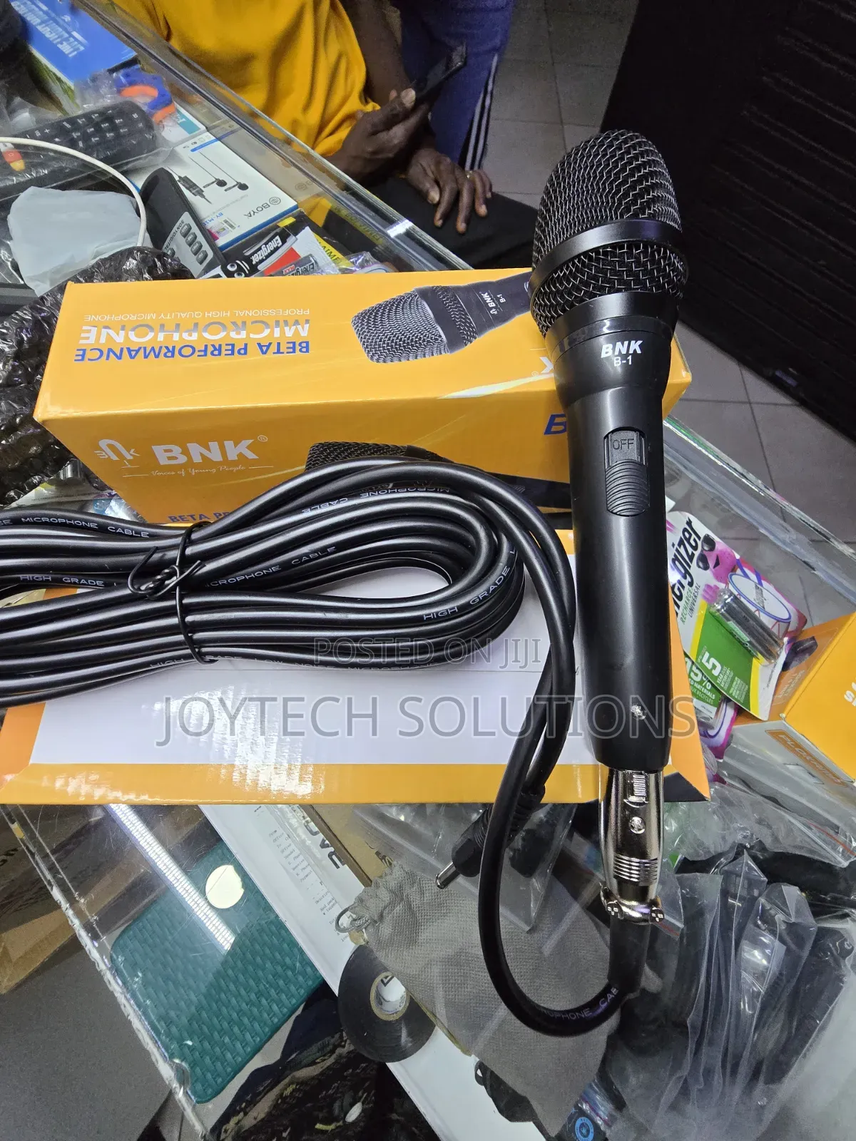 BNK B-1 Professional Wired Microphone + Heavy Duty Cable (New)