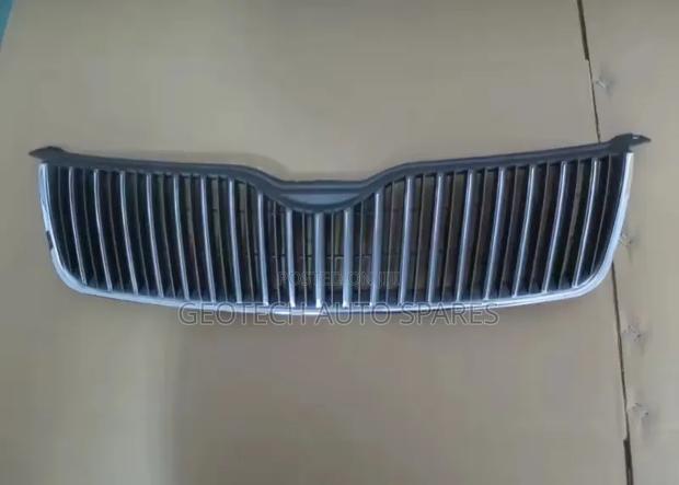 Front Grill Nze/Fielder 2005