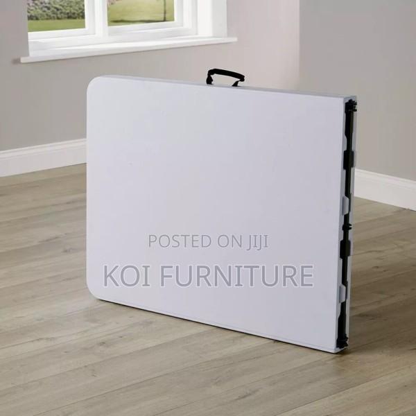 Office Table : White 6-Foot Plastic Folding Trestle Table