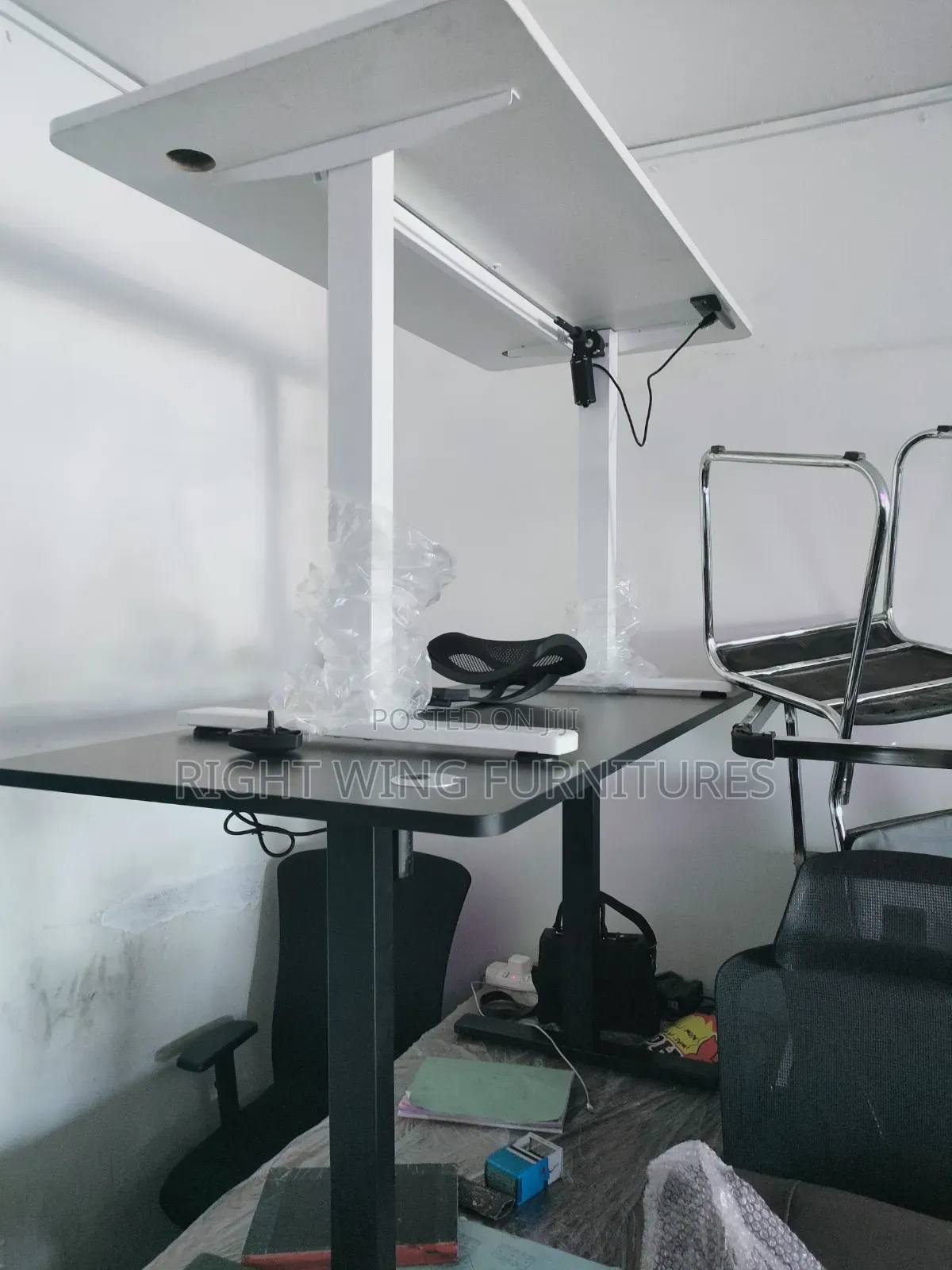 Smart Adjustable Electric Desk for Workspace