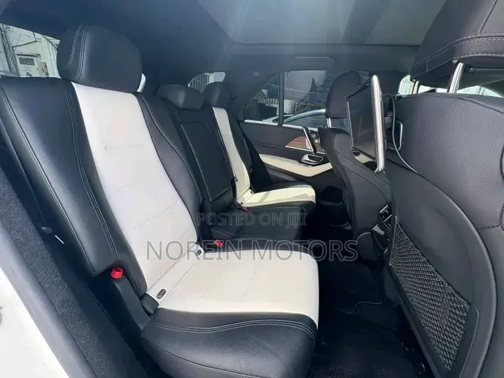 Mercedes-Benz GLS-Class GLS 400d 2022 Off white
