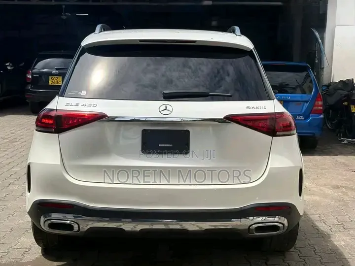 Mercedes-Benz GLS-Class GLS 400d 2022 Off white