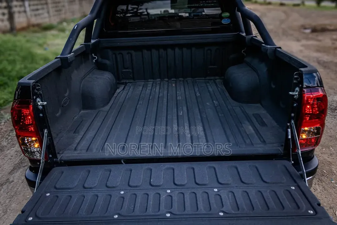 Toyota Hilux Revo Double Cab Deisel 2.4 AWD 2021 Black