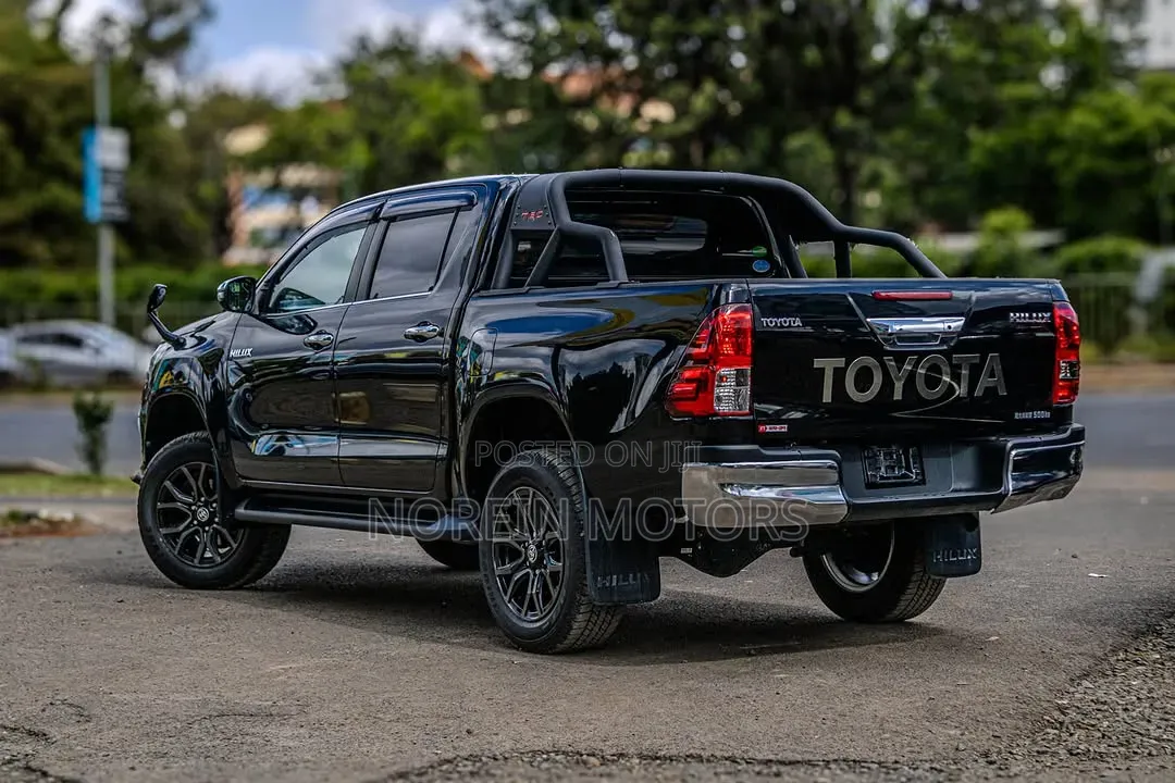 Toyota Hilux Revo Double Cab Deisel 2.4 AWD 2021 Black