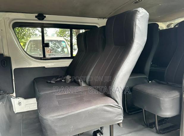 Toyota HiAce 2012 White - thumbnail 4