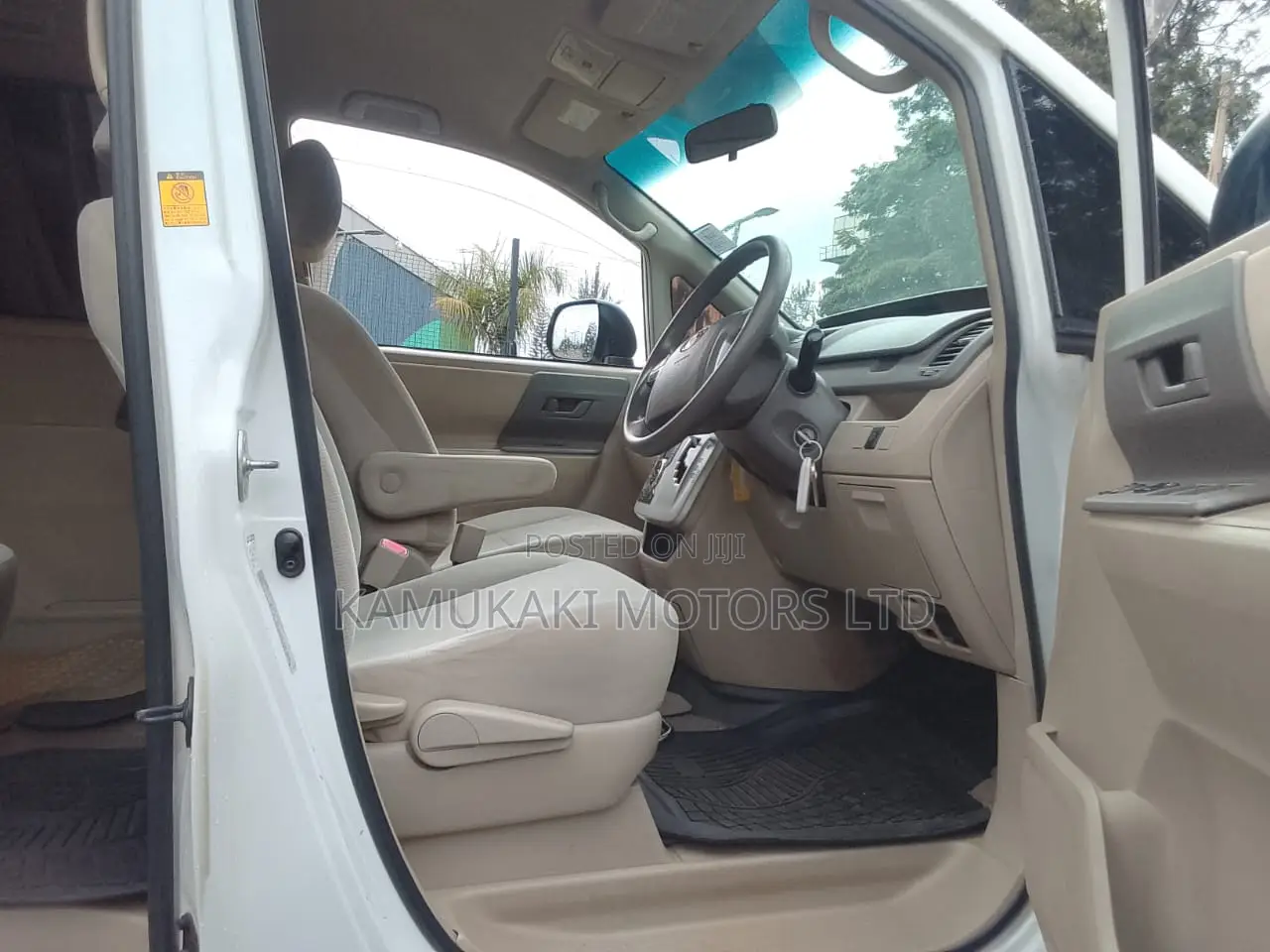 Toyota Noah 2013 White