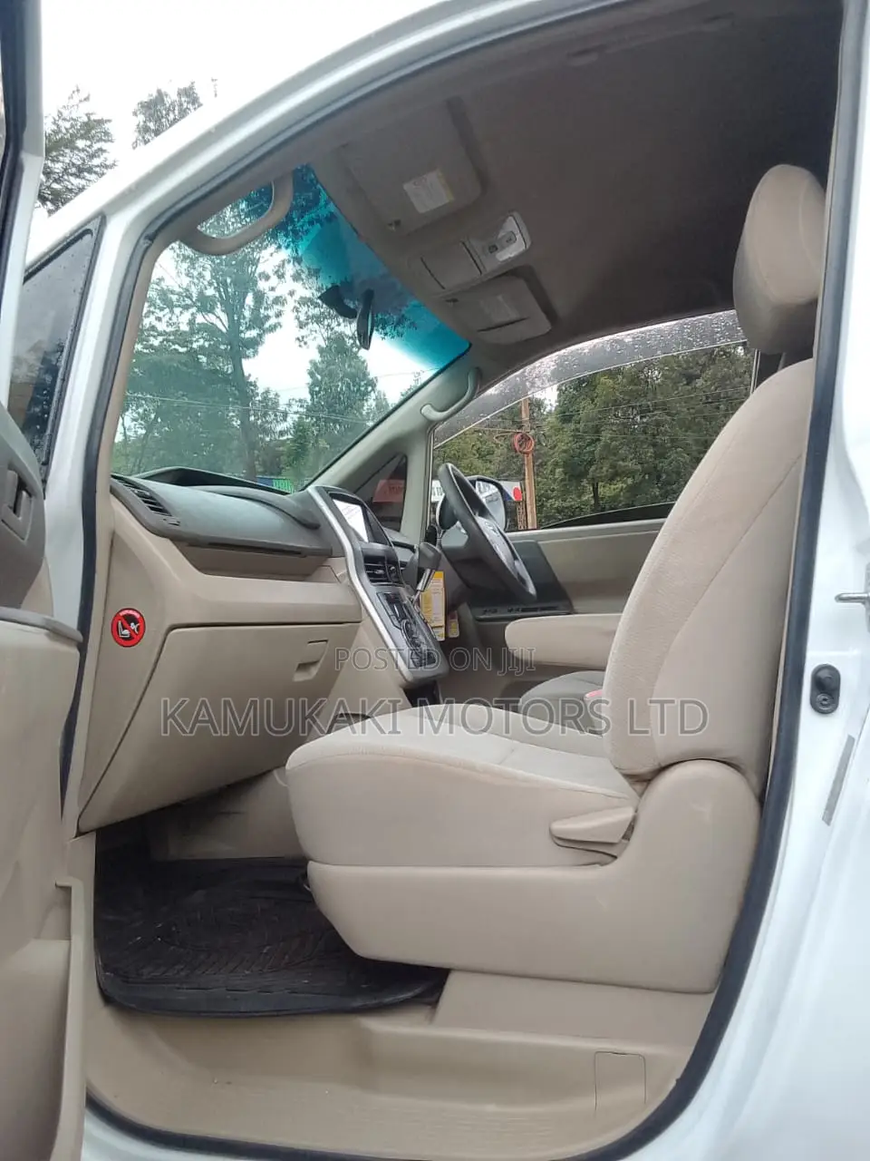 Toyota Noah 2013 White