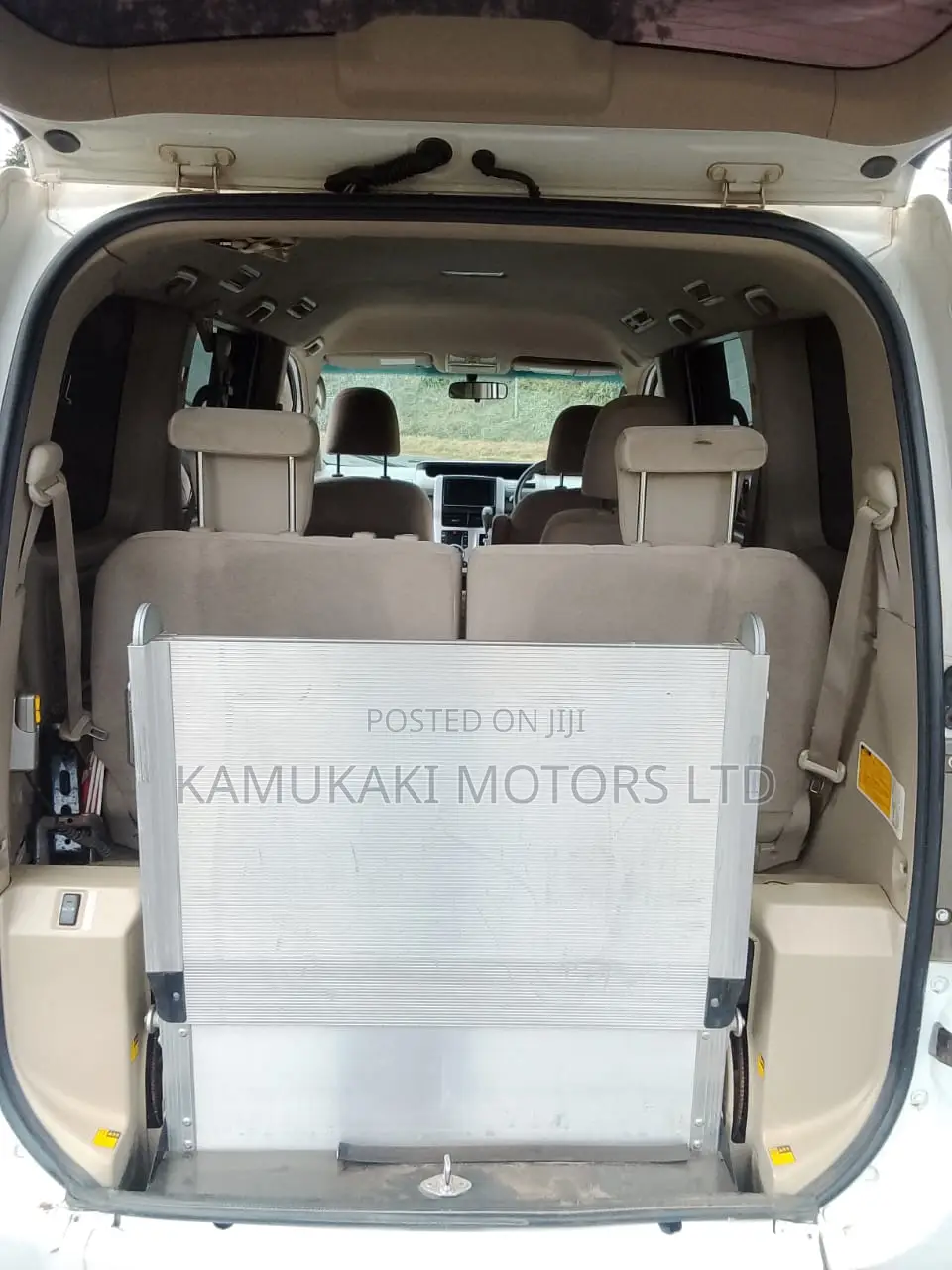 Toyota Noah 2013 White