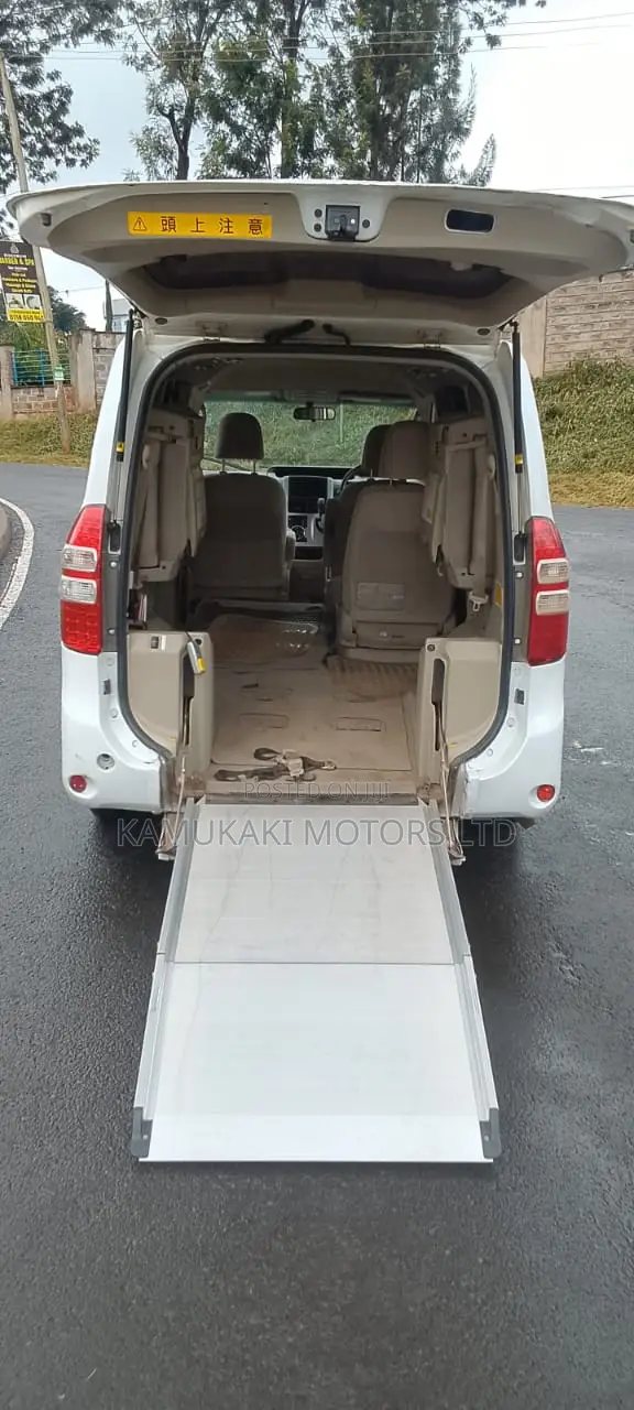 Toyota Noah 2013 White