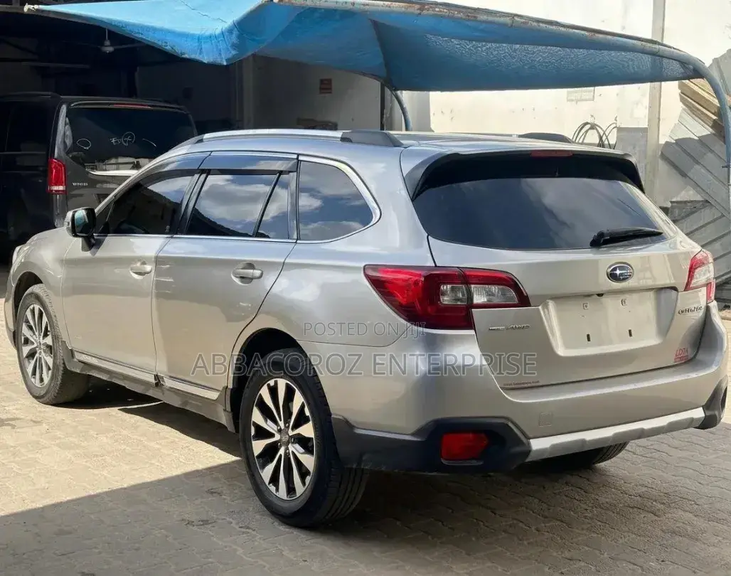 Subaru Outback 2.5i 4dr Wagon AWD (2.5L 4cyl CVT) 2015 Gold