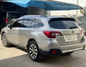 Subaru Outback 2.5i 4dr Wagon AWD (2.5L 4cyl CVT) 2015 Gold