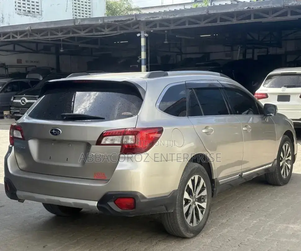 Subaru Outback 2.5i 4dr Wagon AWD (2.5L 4cyl CVT) 2015 Gold