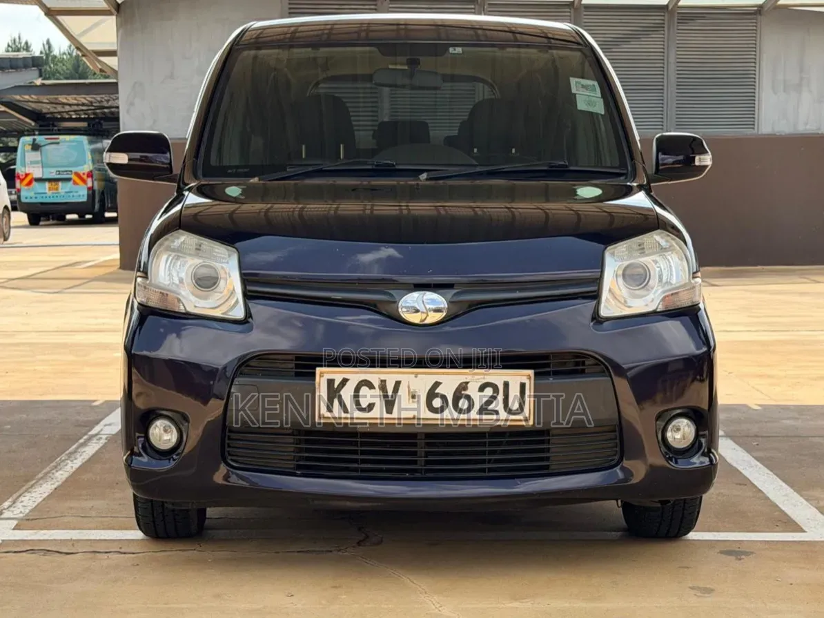Toyota Sienta 2012 Purple