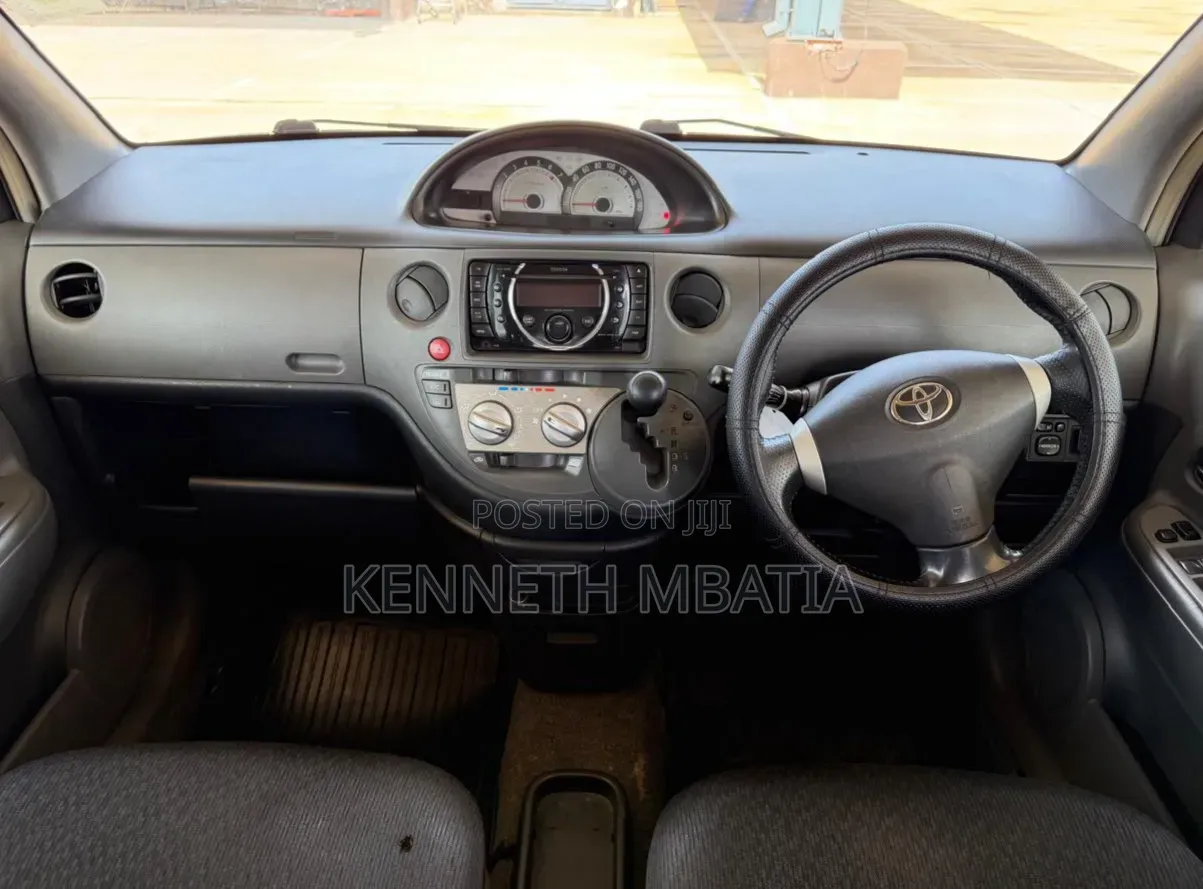 Toyota Sienta 2012 Purple