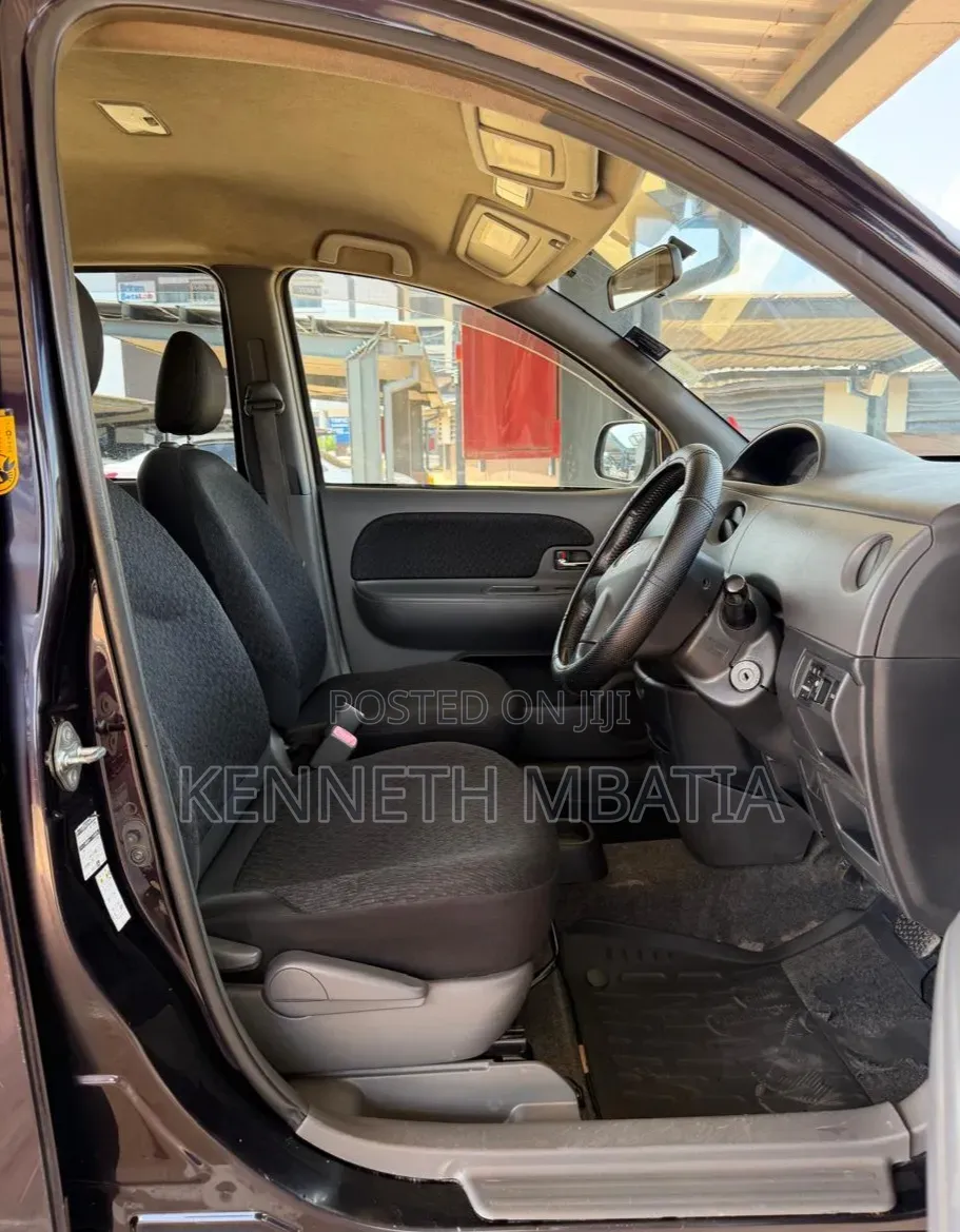 Toyota Sienta 2012 Purple
