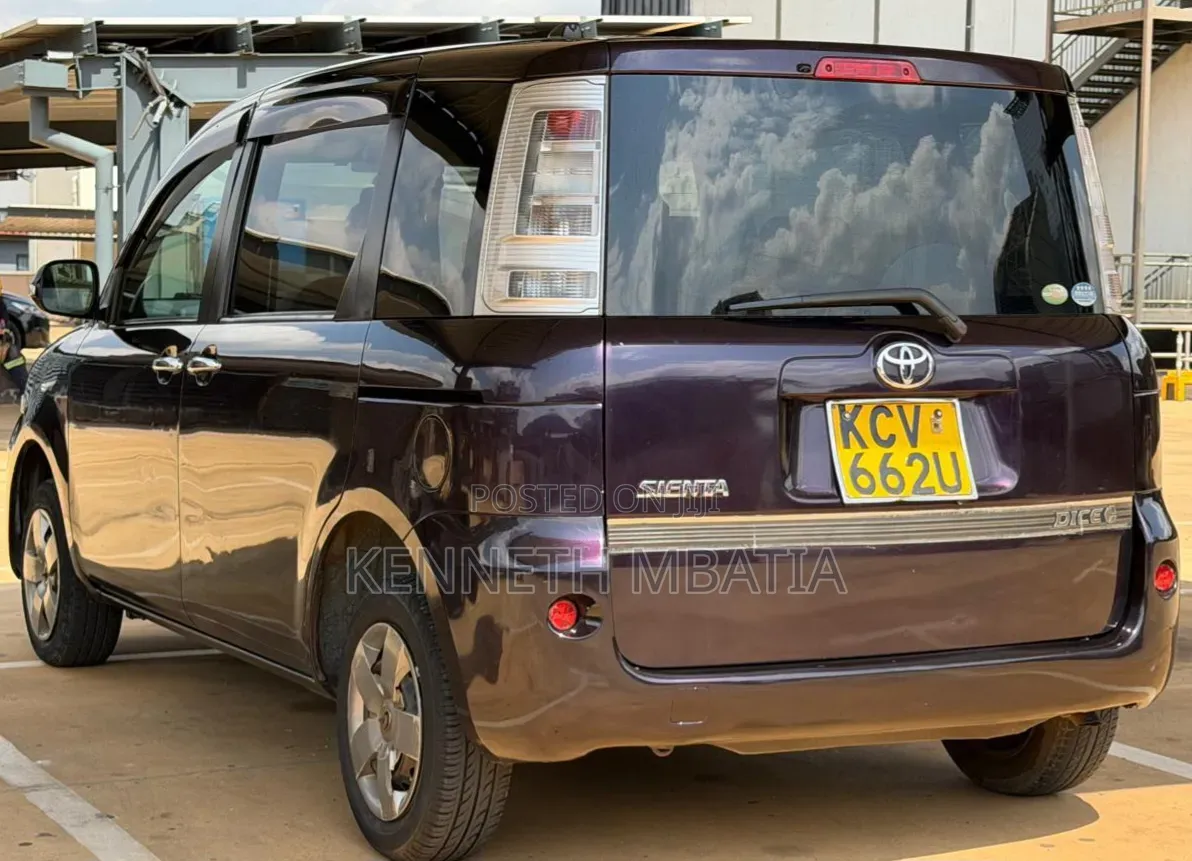 Toyota Sienta 2012 Purple