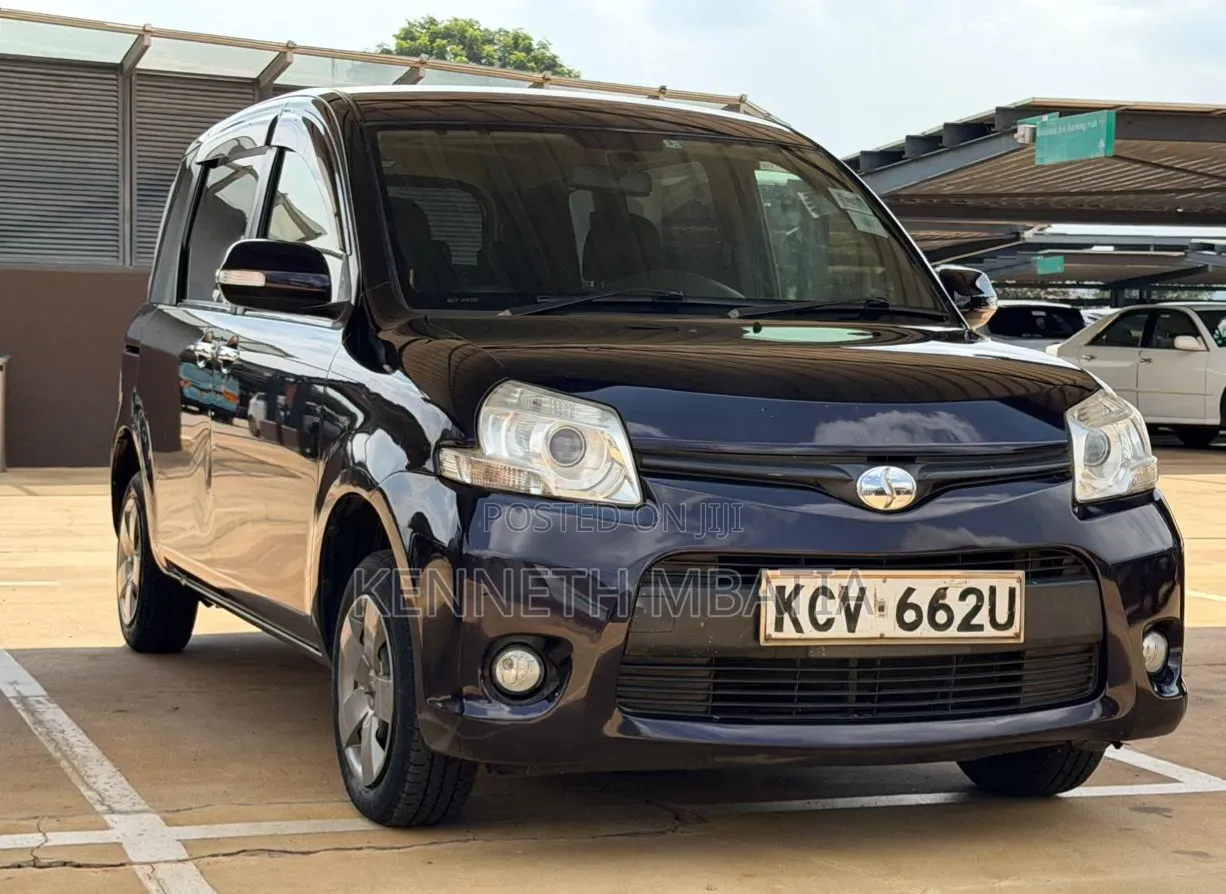 Toyota Sienta 2012 Purple