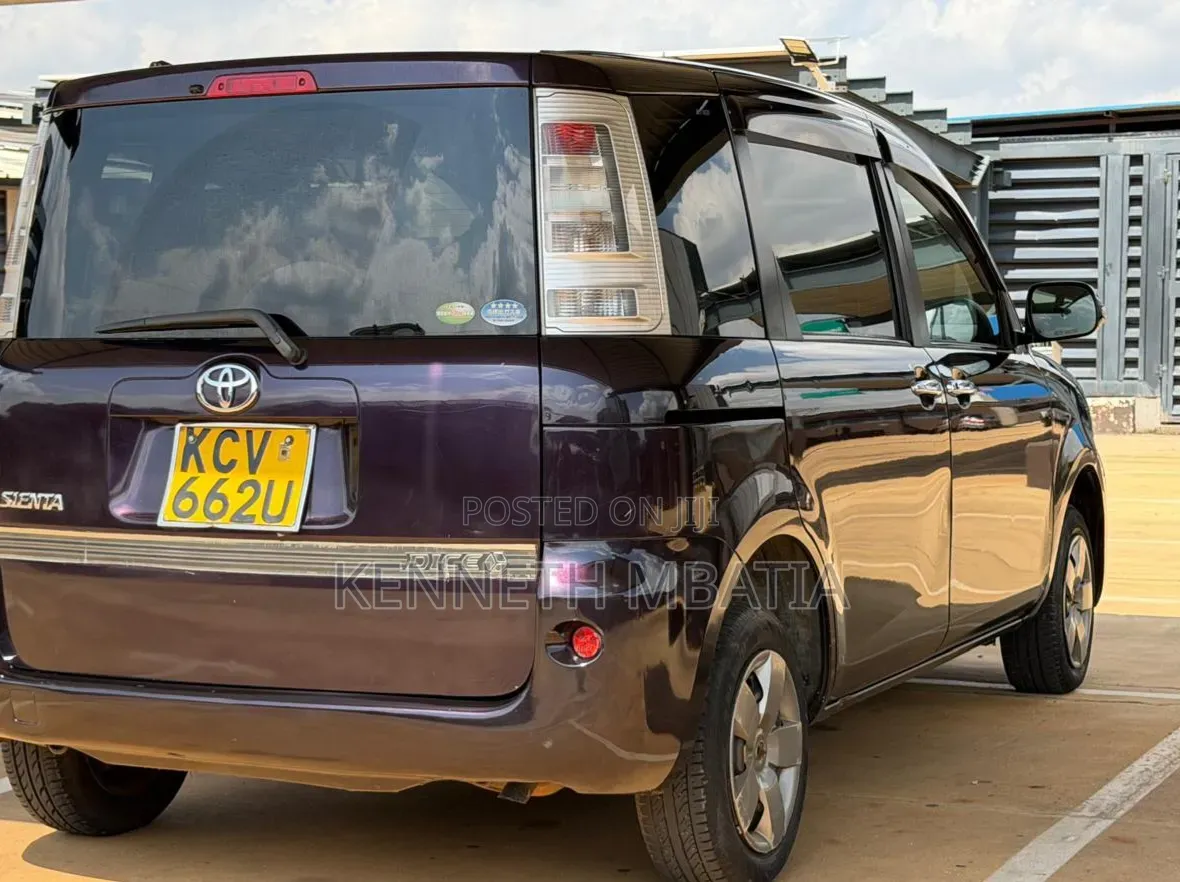 Toyota Sienta 2012 Purple