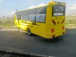 Isuzu NQR 2014 Yellow