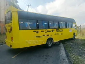 Isuzu NQR 2014 Yellow